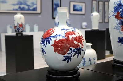 景德鎮(zhèn)陶瓷世家第四代傳承人瓷藝作品展在浙圖展出